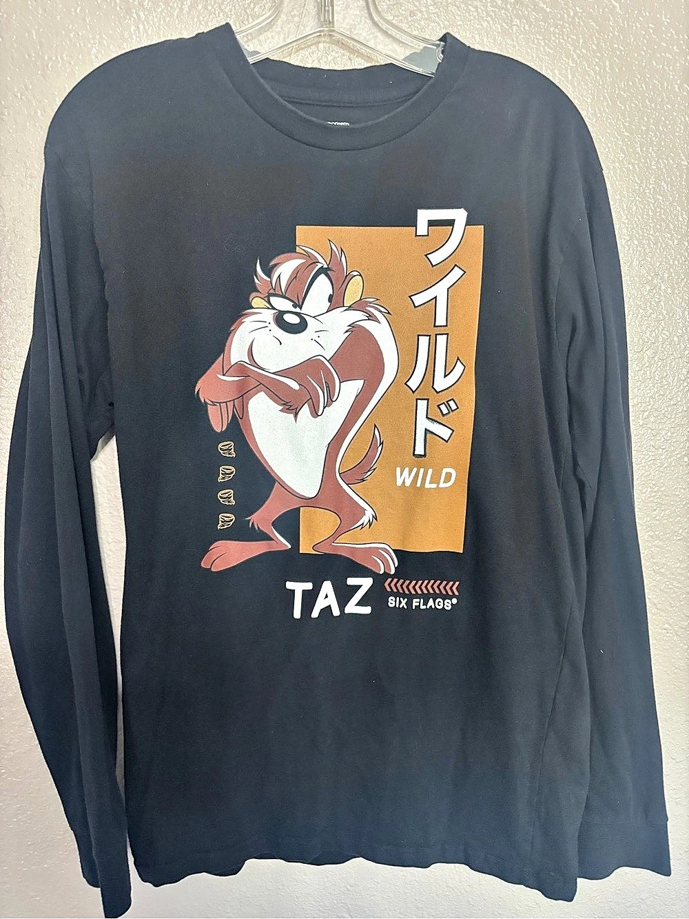 Looney Tunes Six Flags Taz Wild Long Sleeve T-Shirt Tee Medium
